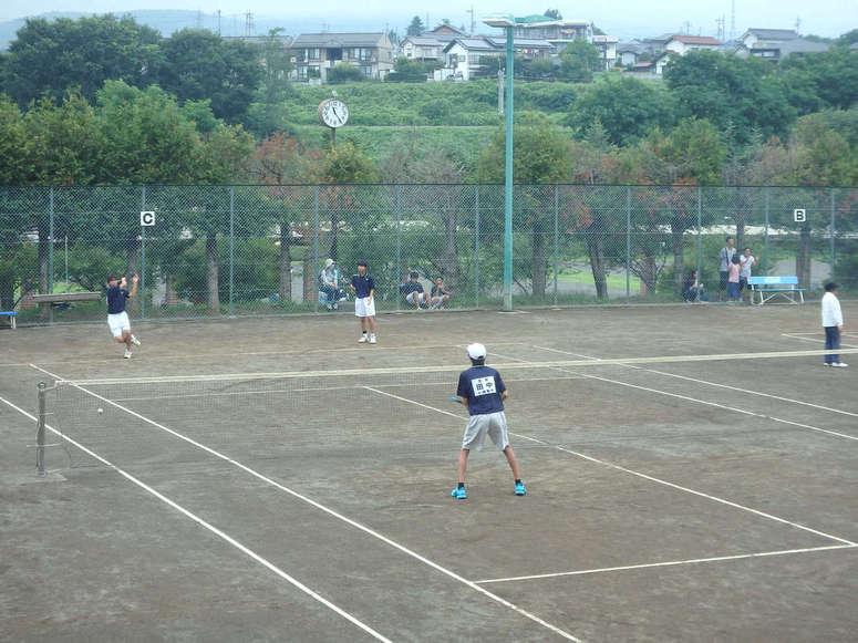 第64回児童生徒夏季体育大会ソフトテニスの部試合の様子の写真
