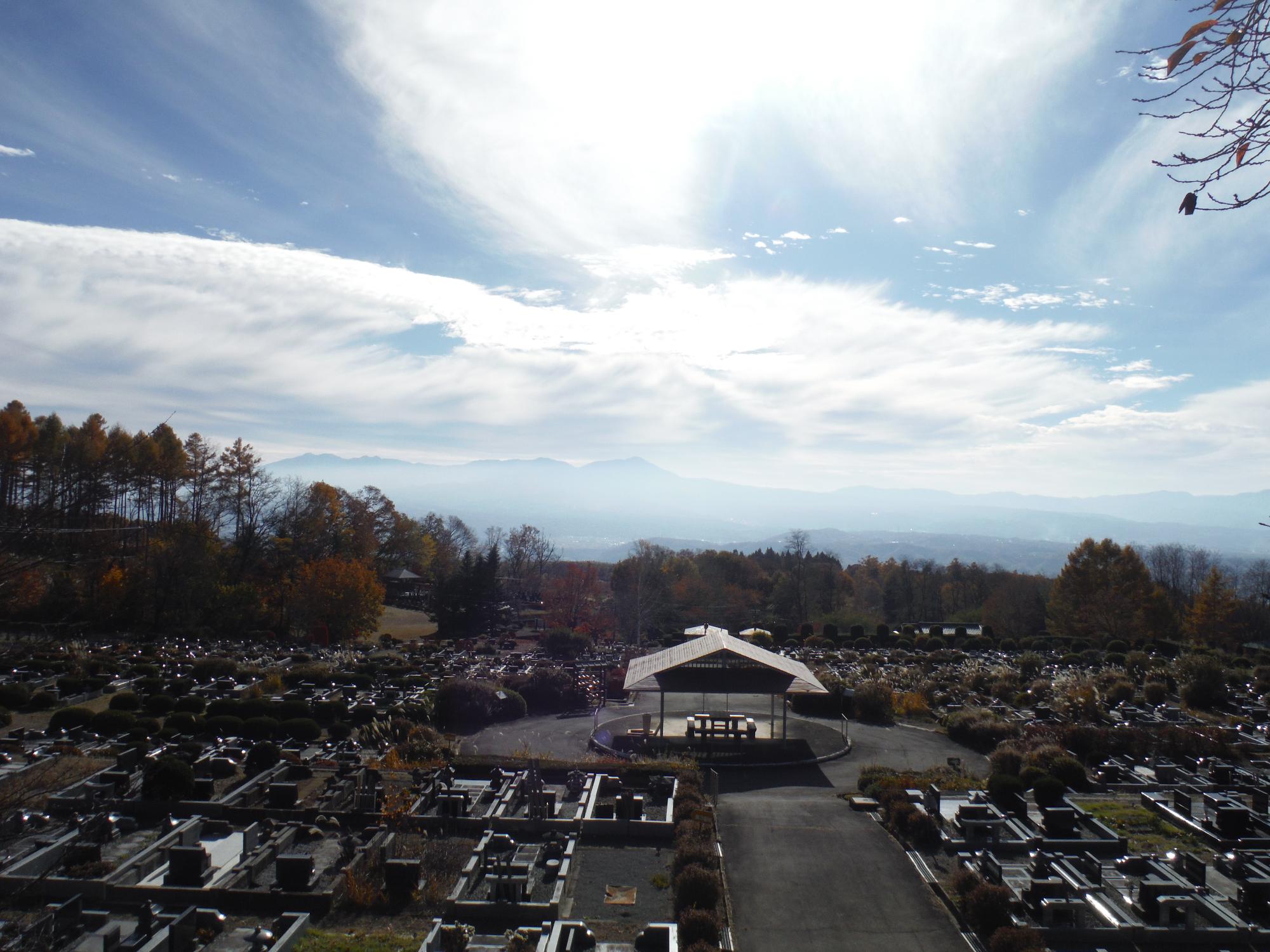 晩秋の霊園