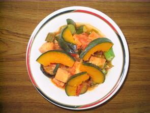 夏野菜とこうや豆腐のトマト煮の写真