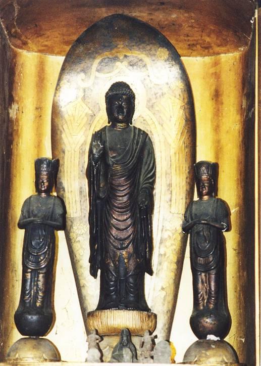 銅造阿弥陀如来及両脇侍立像の写真