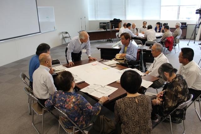 議会と語る会の会場内の写真