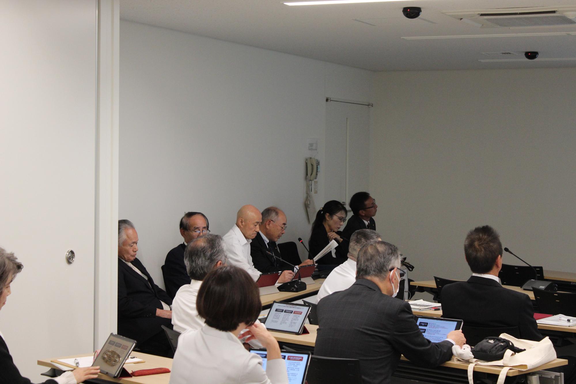 R8行政視察報告会の様子03