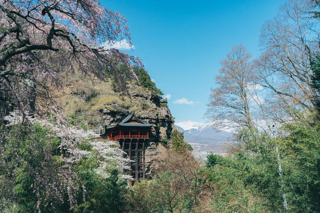 小諸市ホームページトップ画像 春の布引観音釈尊寺